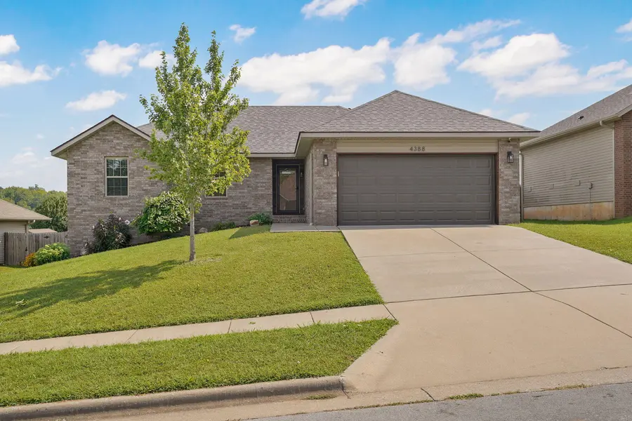 4388 N Katrina AVE, Springfield, MO 65803