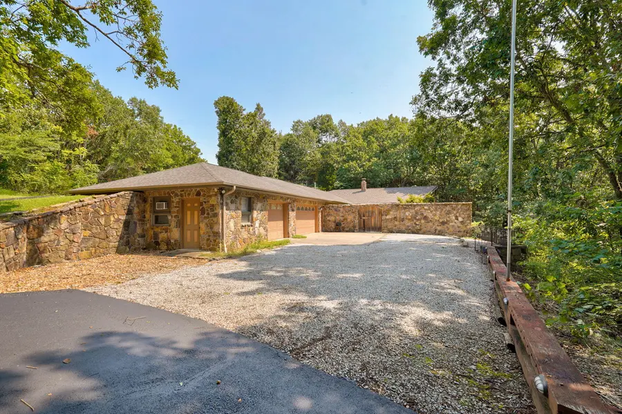 184 Barnridge RD, Highlandville, MO 65669
