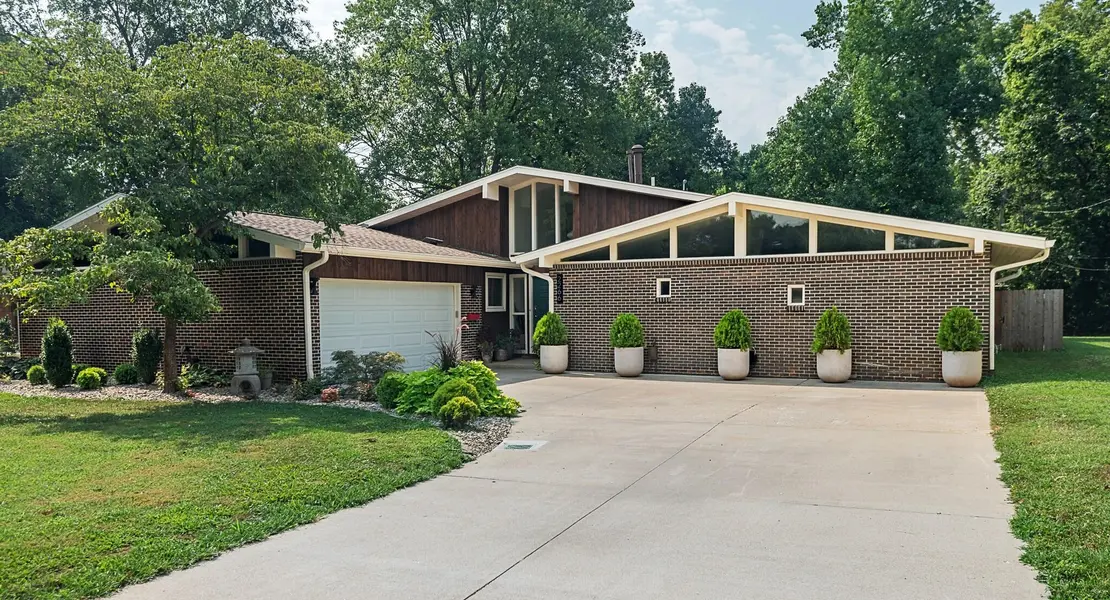 2266 E Sunset ST, Springfield, MO 65804
