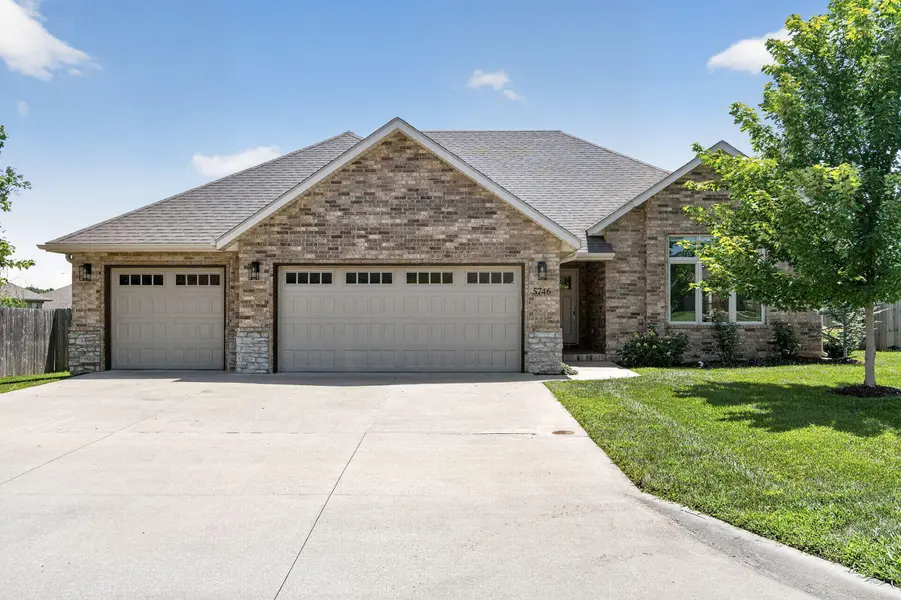 5746 E Park PL, Strafford, MO 65757