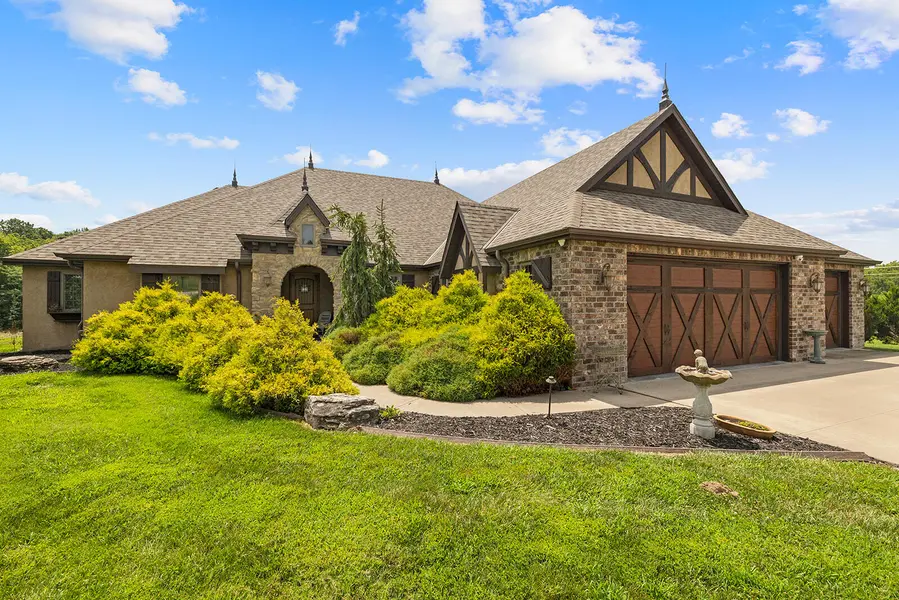 4164 S 77th RD, Bolivar, MO 65613