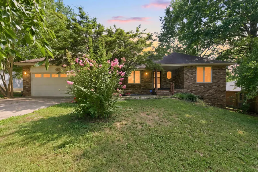 3808 W Kingsley ST, Springfield, MO 65807