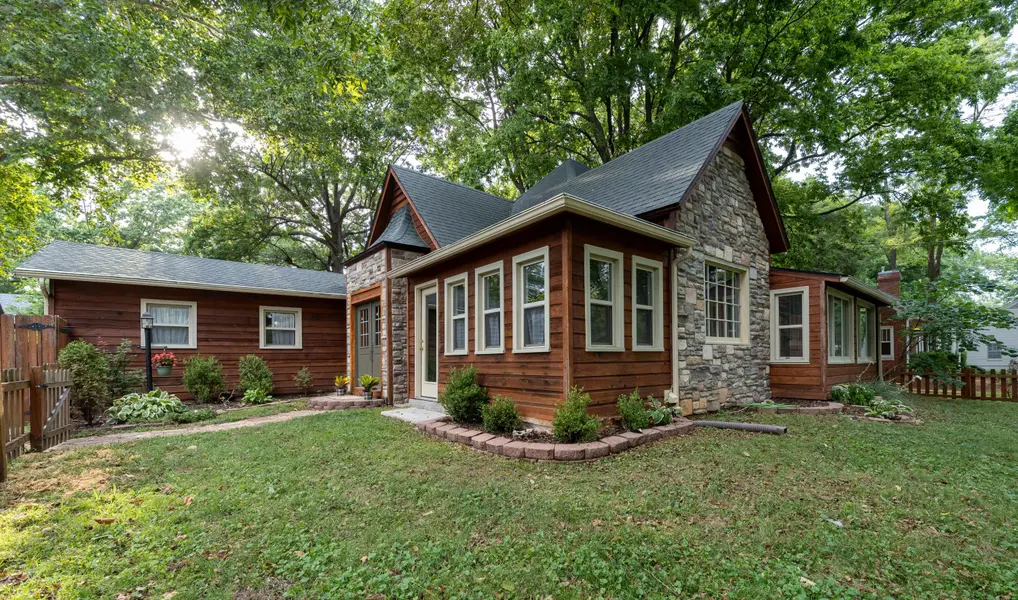 1649 S Jefferson AVE, Springfield, MO 65807