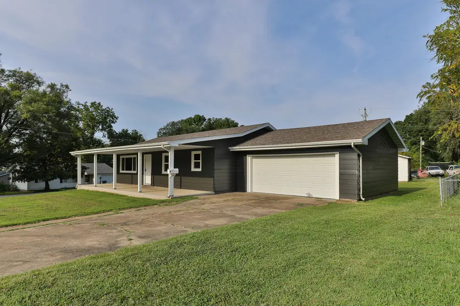 505 N Water AVE, Bolivar, MO 65613
