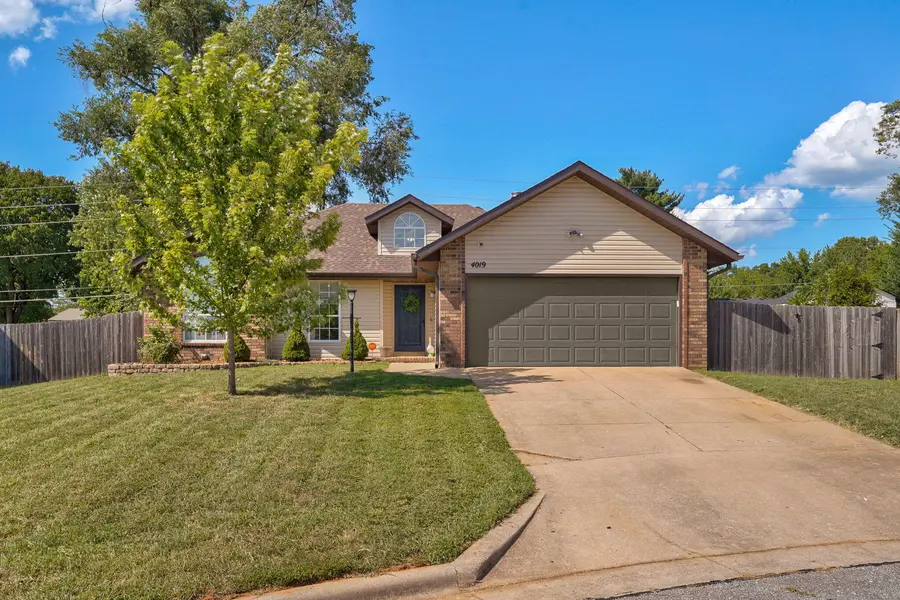 4019 W Watkins ST, Springfield, MO 65802