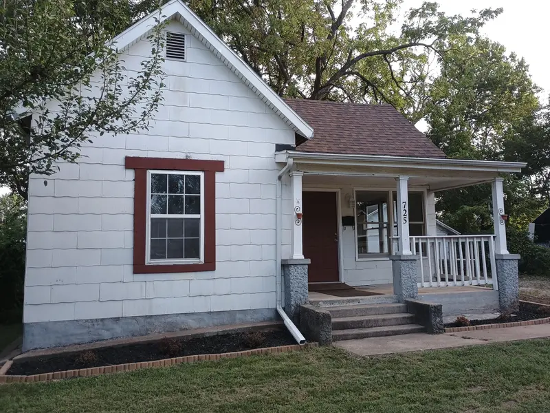 725 W Chicago ST, Springfield, MO 65803