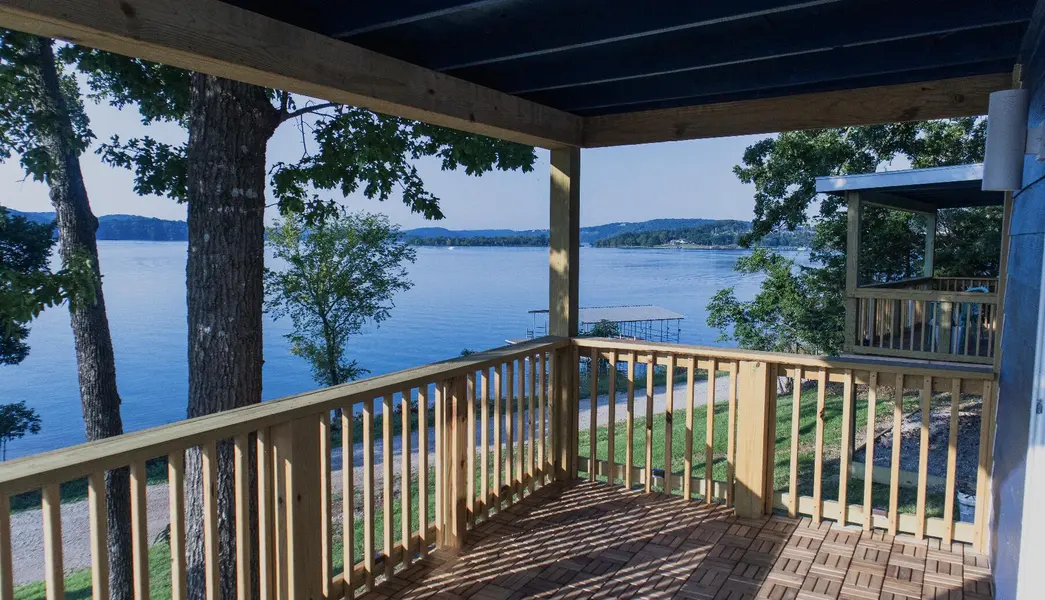 585 Tom Turkey CIR, Reeds Spring, MO 65737
