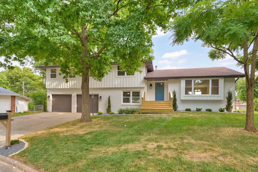 713 E Meadowlark CIR, Springfield, MO 65810