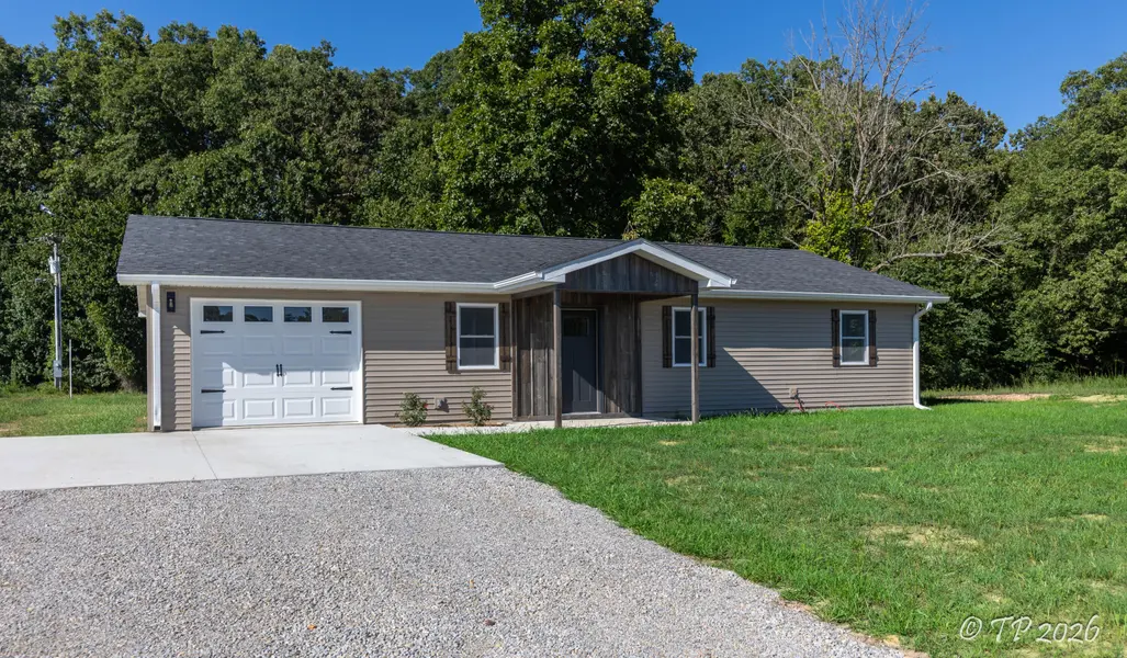 2415 Deatherage AVE, West Plains, MO 65775