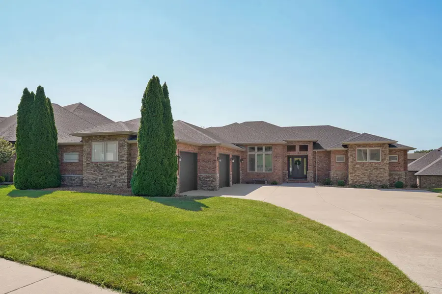 3820 E Rosebrier ST, Springfield, MO 65809