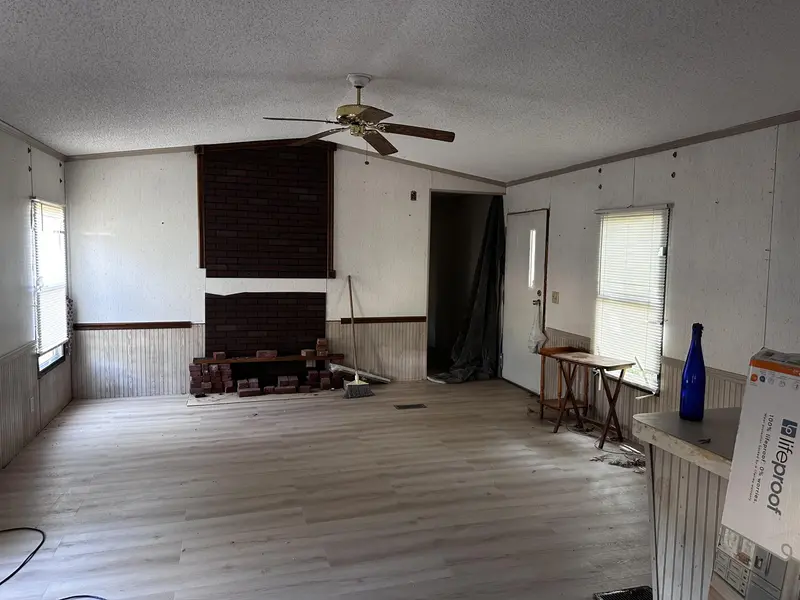 109 Stacy LN, Crane, MO 65633
