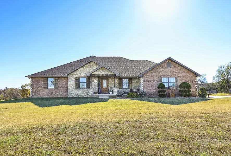 1558 E 432nd RD, Bolivar, MO 65613