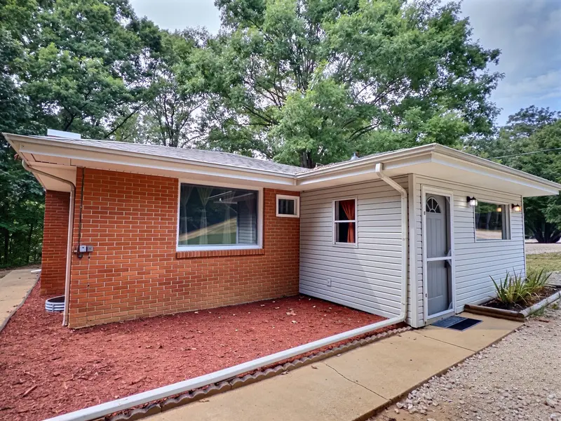 1643 Highway 160, Doniphan, MO 63935
