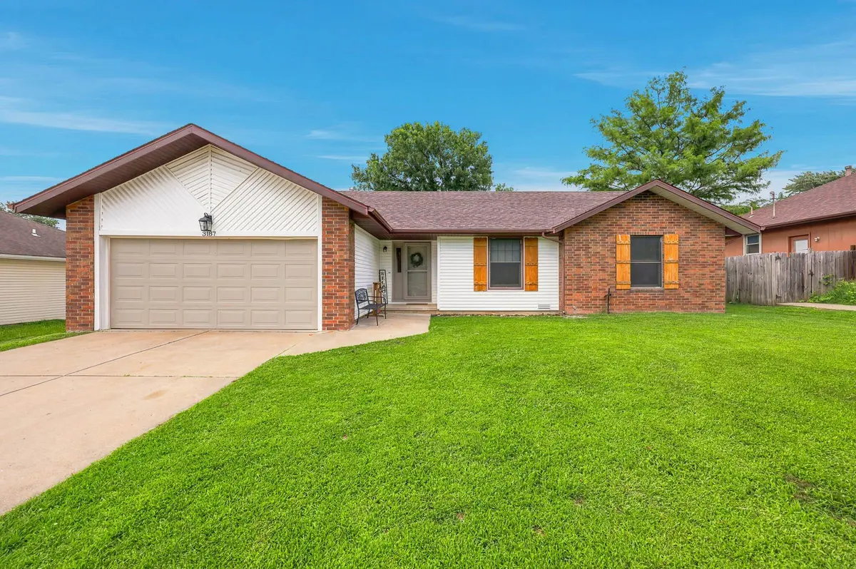 3187 W Berkeley ST, Springfield, MO 65807
