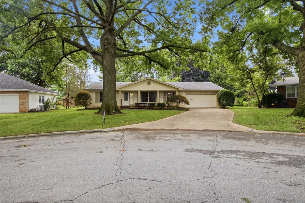 1860 E Meadow DR, Springfield, MO 65804