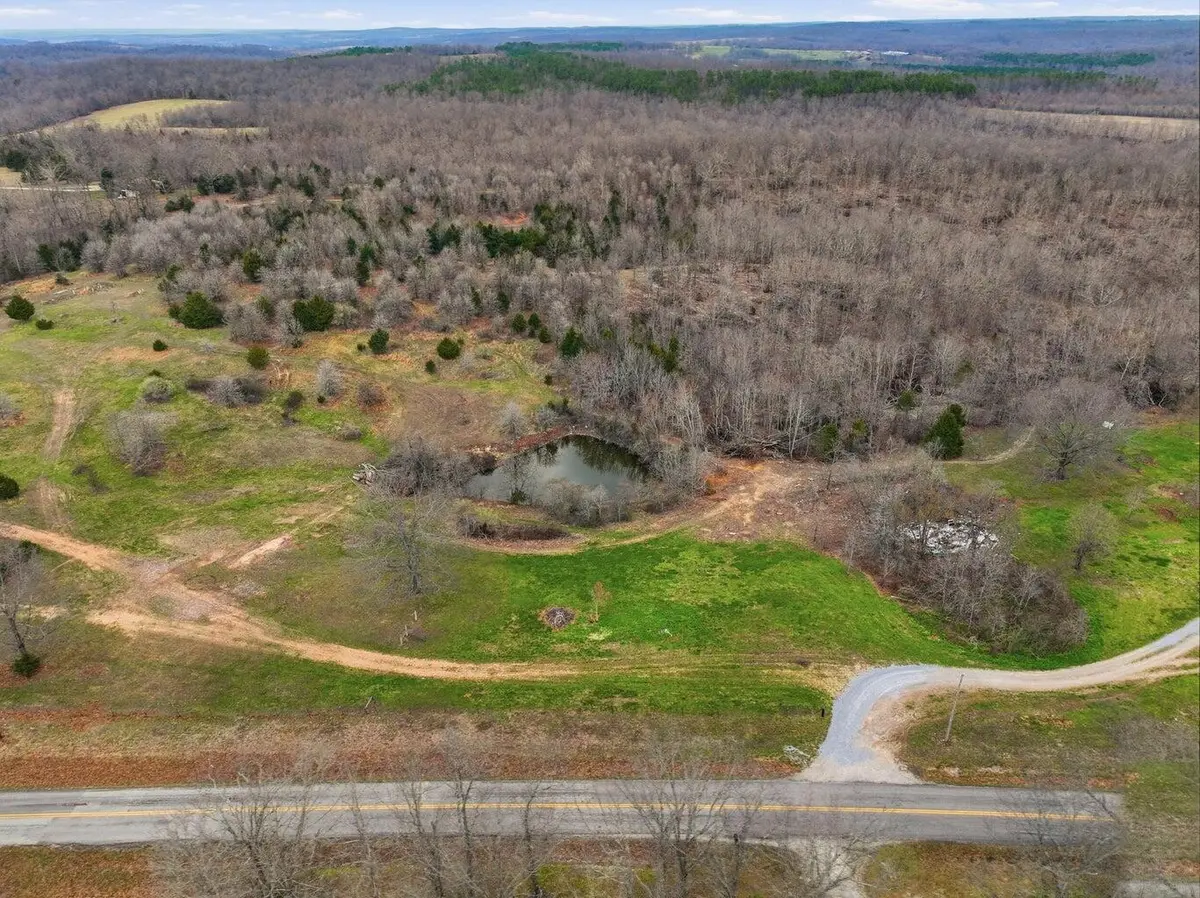 000 Highway U, Willow Springs, MO 65793