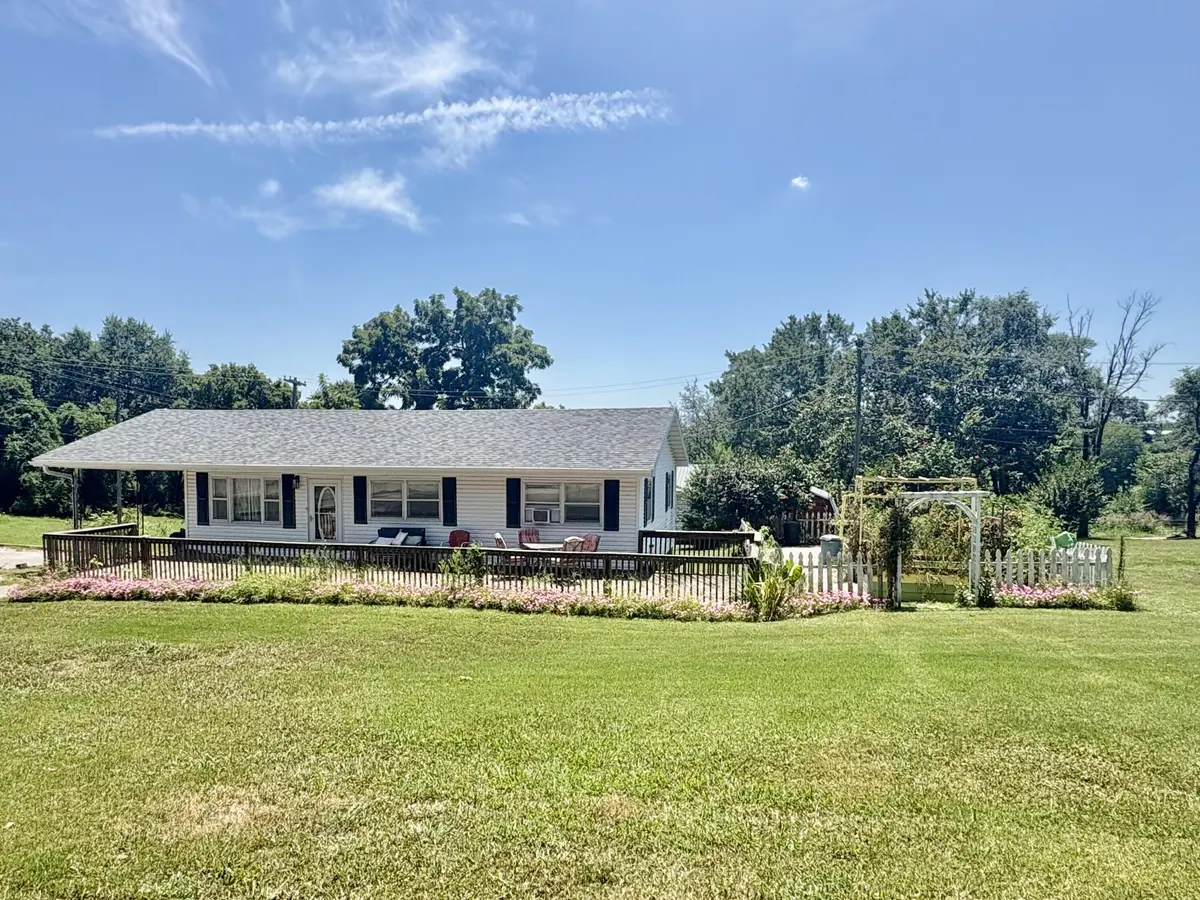 201 Wynes CIR, Greenfield, MO 65661