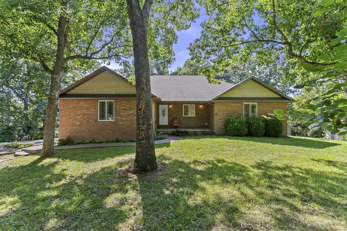 414 E Hughes RD, Willard, MO 65781