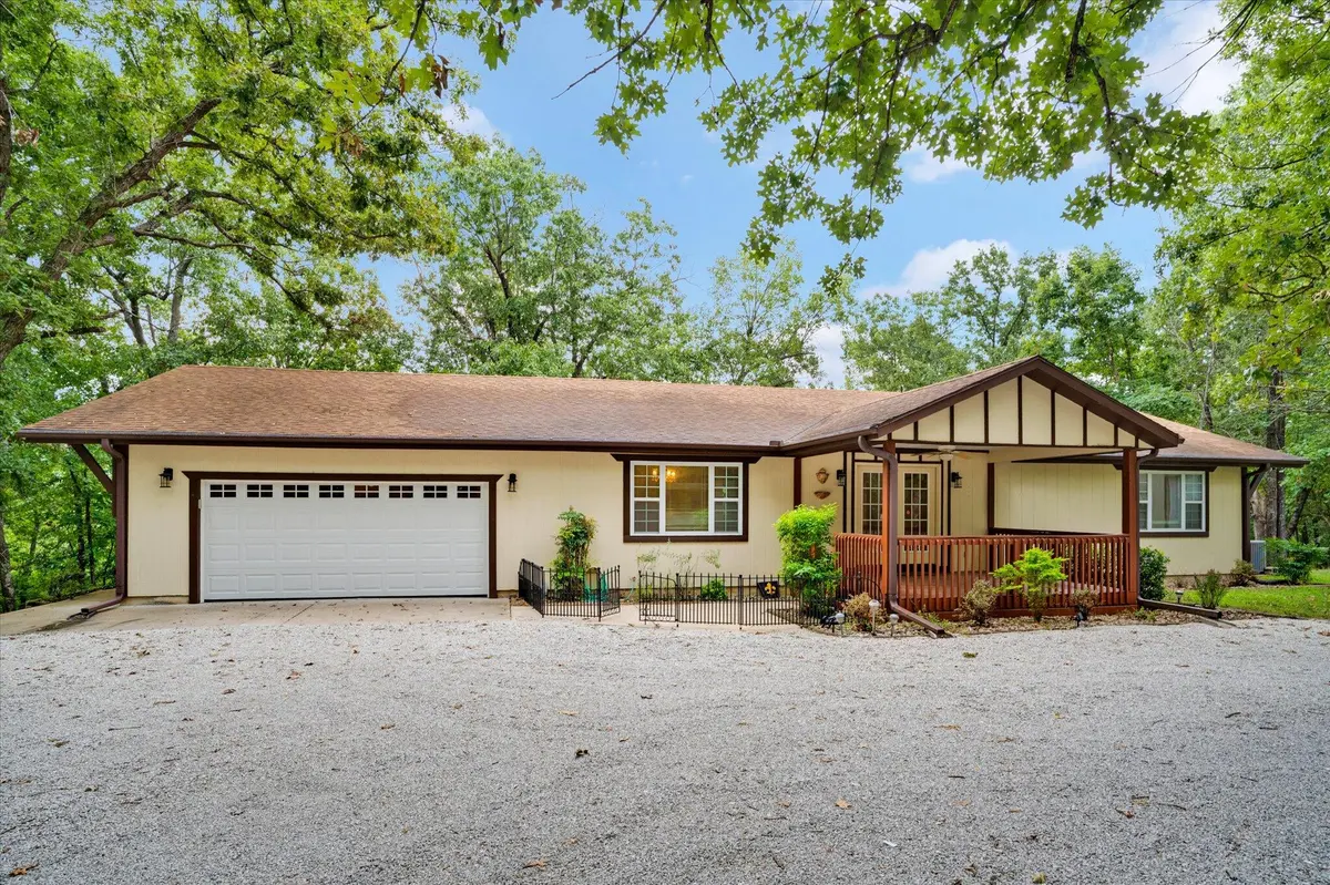 1054 E Preston LN, Pleasant Hope, MO 65725