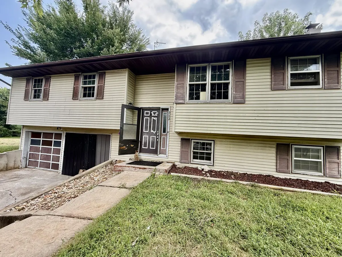312 E Murray ST, Pleasant Hope, MO 65725