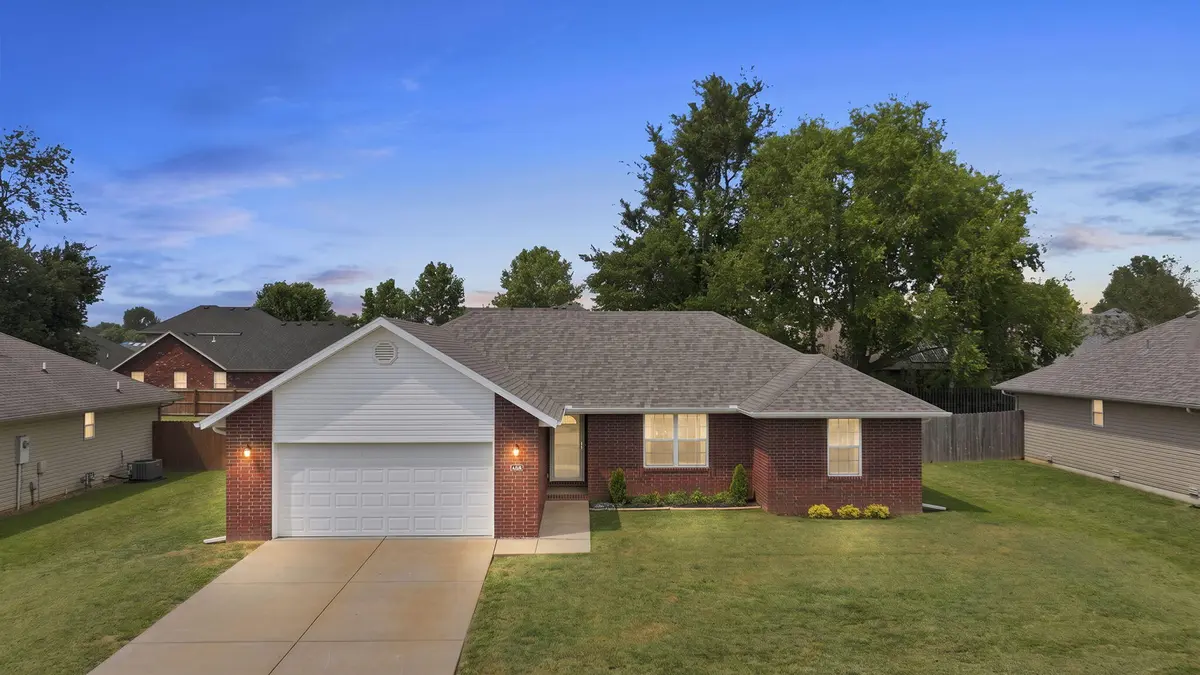405 E Whitethorn DR, Republic, MO 65738