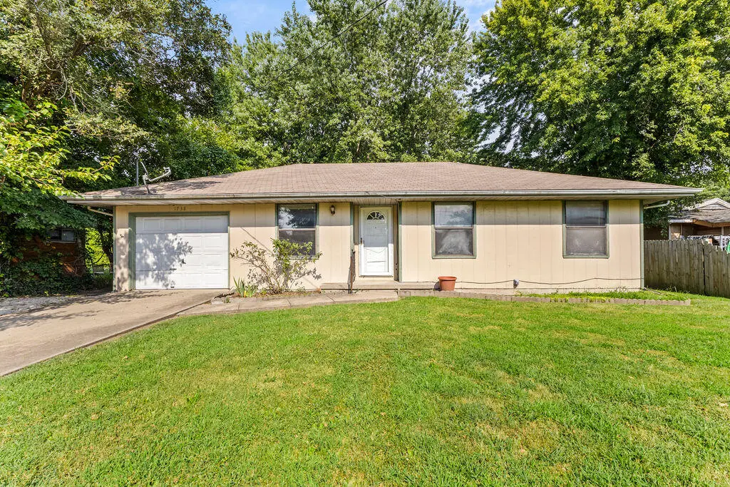 1738 N Oak Grove AVE, Springfield, MO 65803