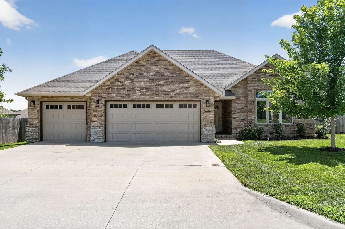 5746 E Park PL, Strafford, MO 65757