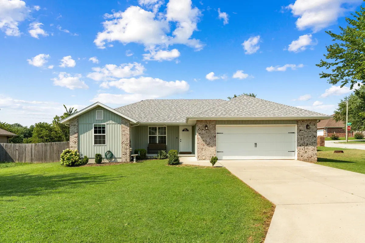 315 Town LOOP, Marshfield, MO 65706