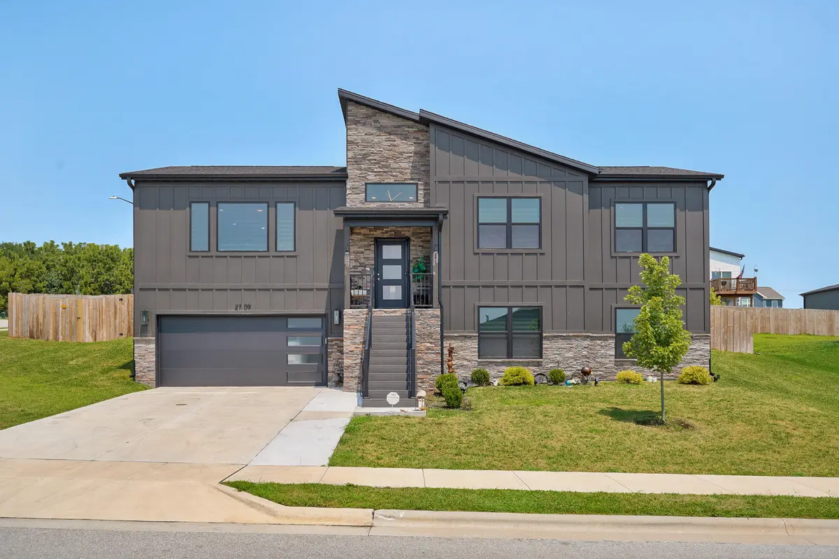 2709 W Pigeon DR, Ozark, MO 65721