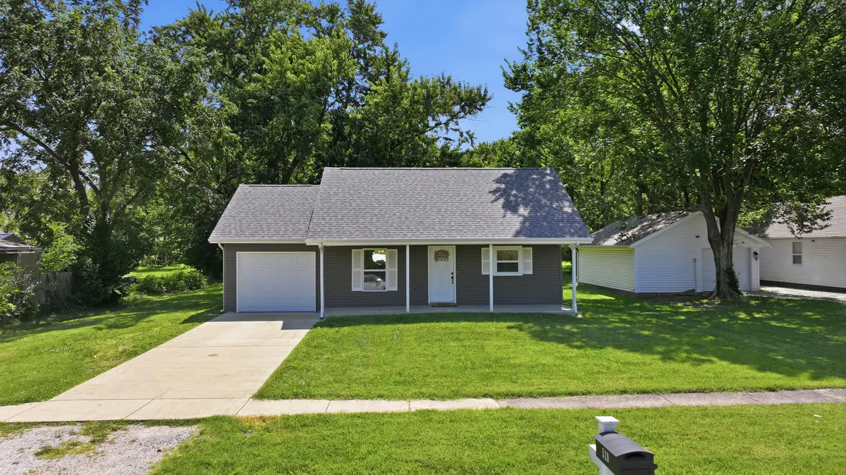 520 S Pine ST, Marshfield, MO 65706