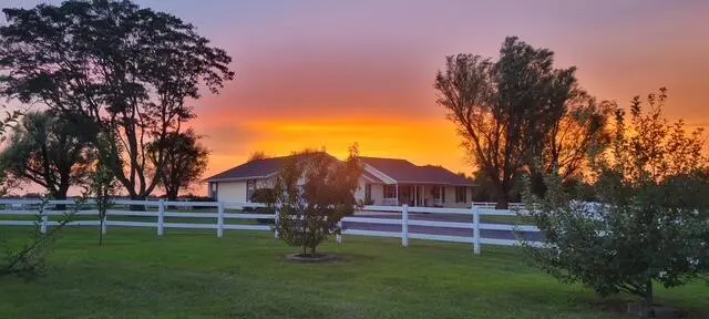 3183 State Highway Mm, Mountain Grove, MO 65711