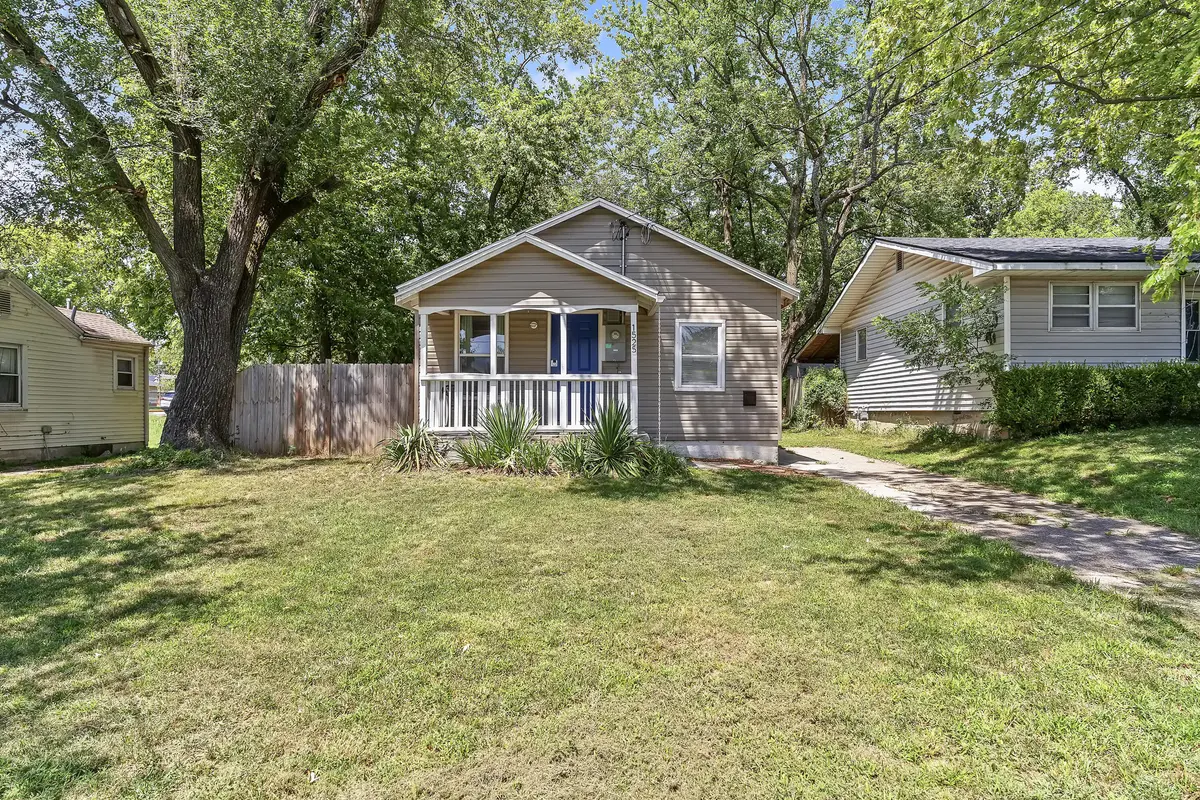 1525 W Webster ST, Springfield, MO 65802
