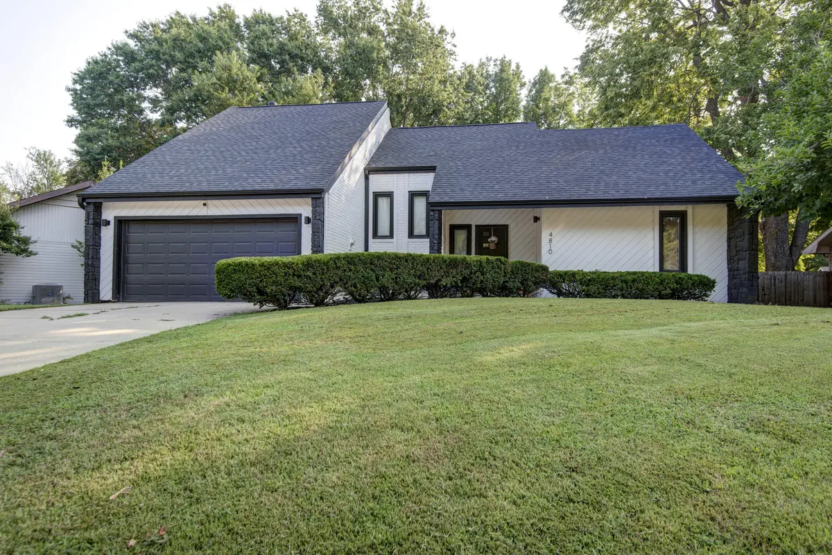 4810 S Warwick AVE, Springfield, MO 65804