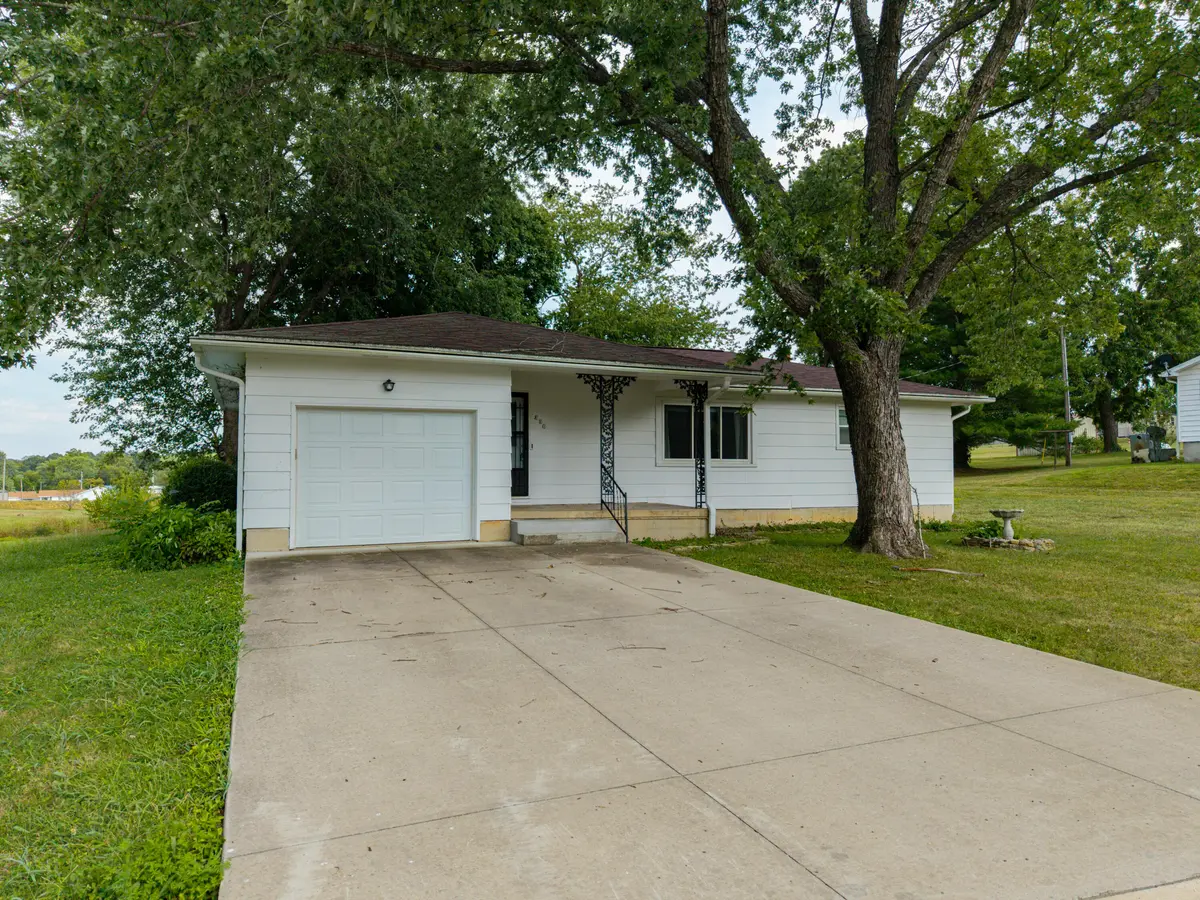 330 S Archer AVE, Hartville, MO 65667
