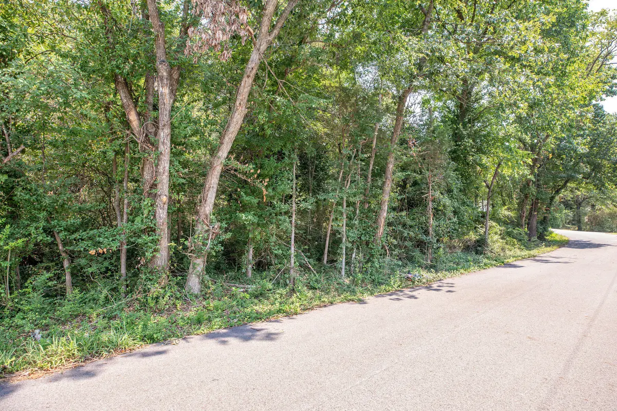 000 Kays LN, Hollister, MO 65672