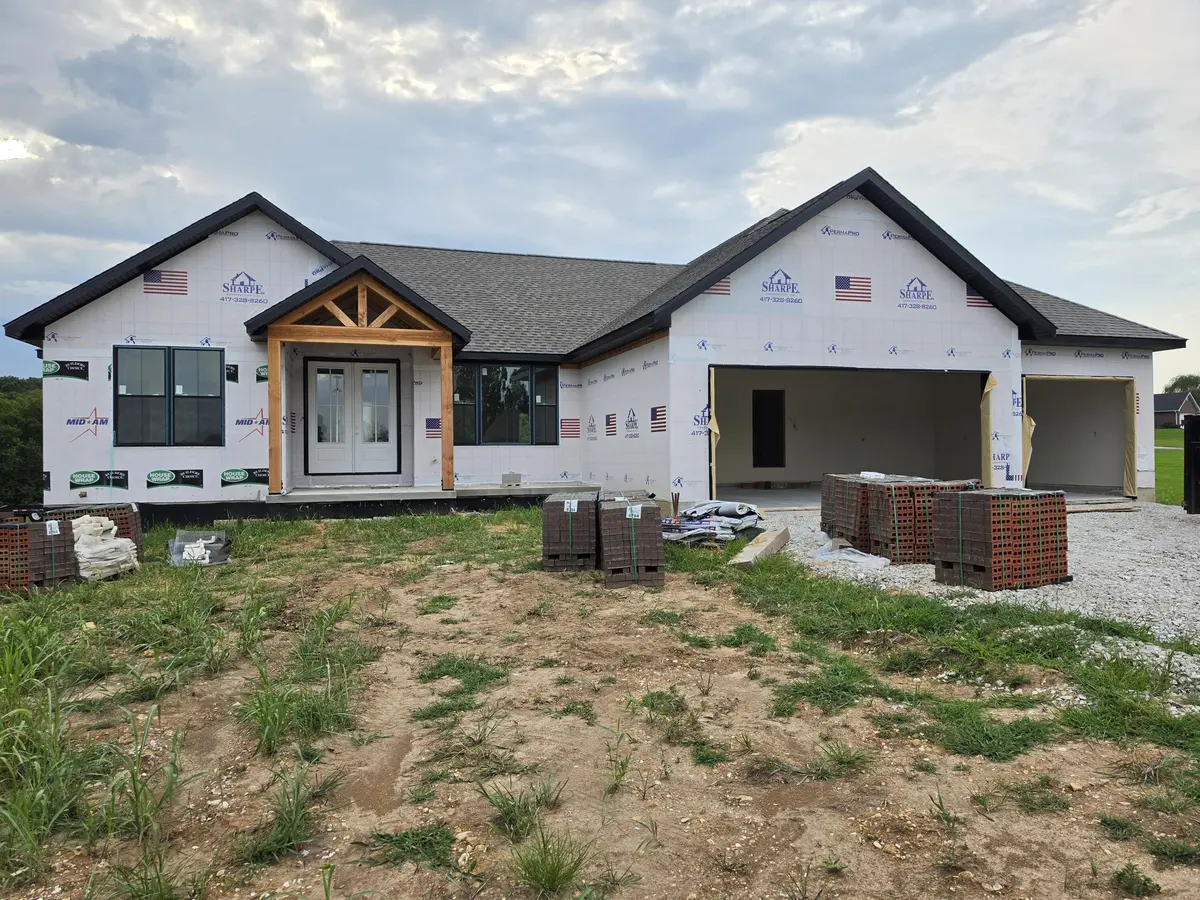 4384 S 146th RD, Bolivar, MO 65613