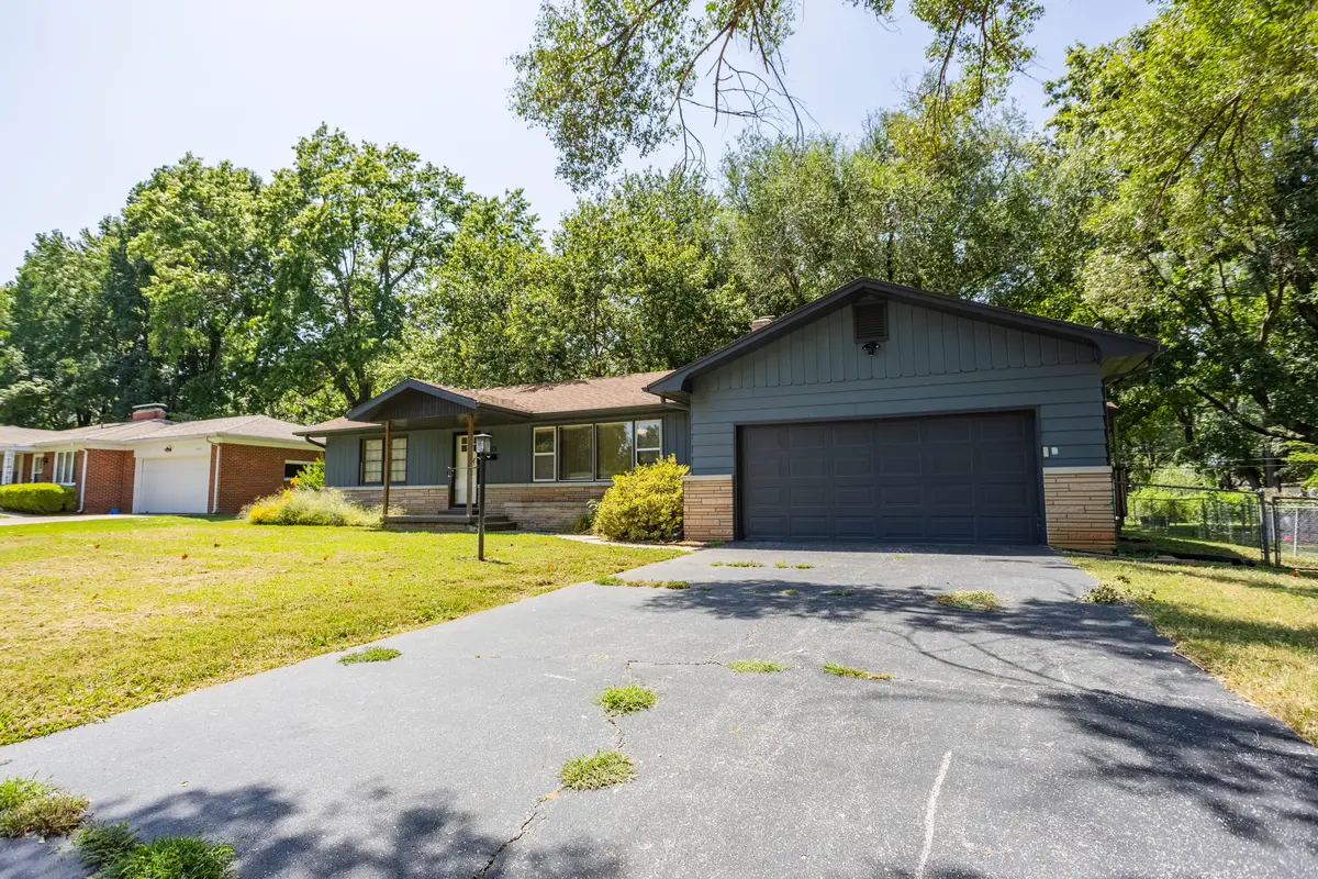 2123 S Prairie LN, Springfield, MO 65804
