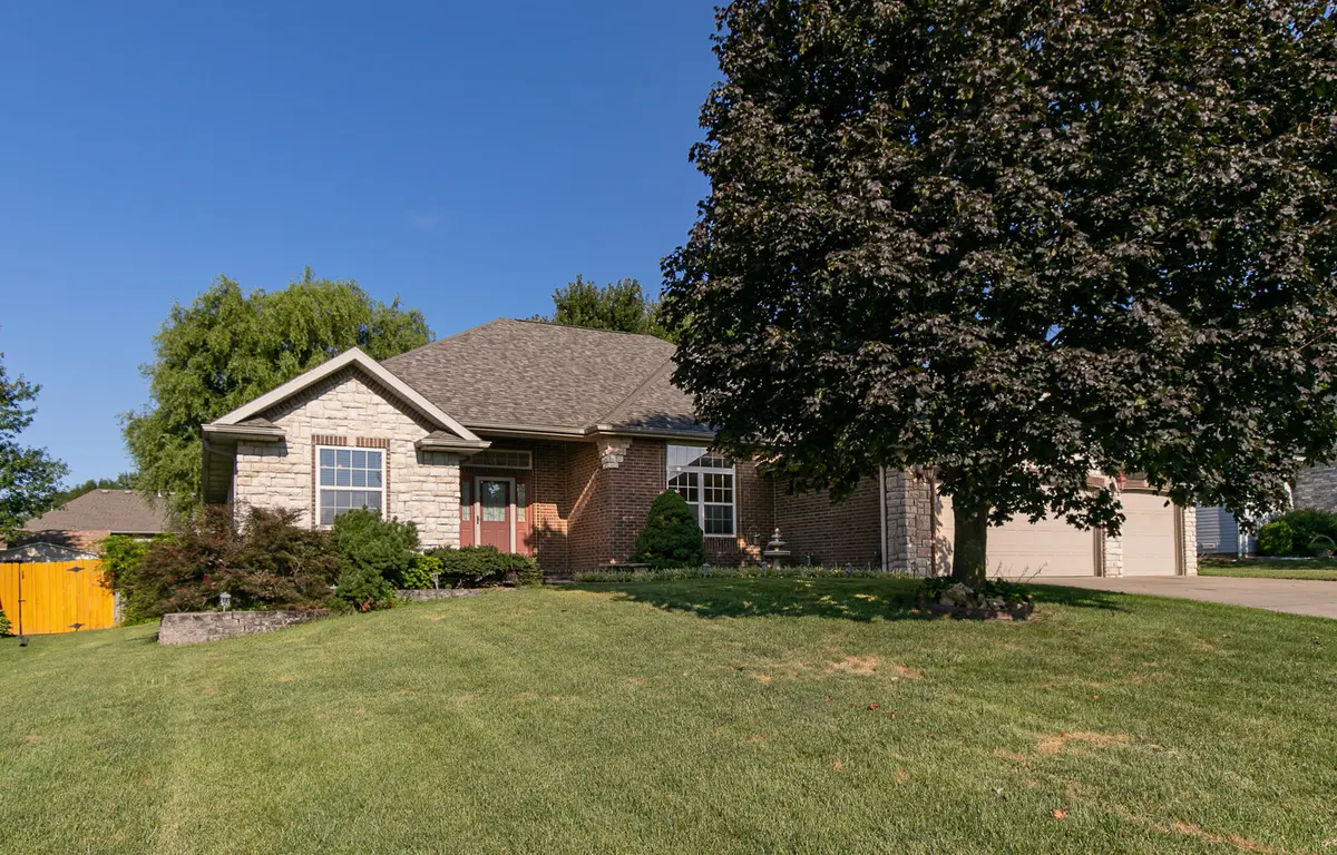 3749 N Nias AVE, Springfield, MO 65803