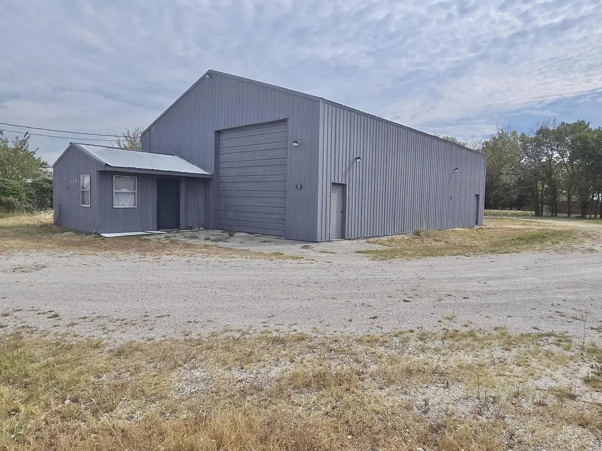 9741 Gateway DR, Neosho, MO 64850