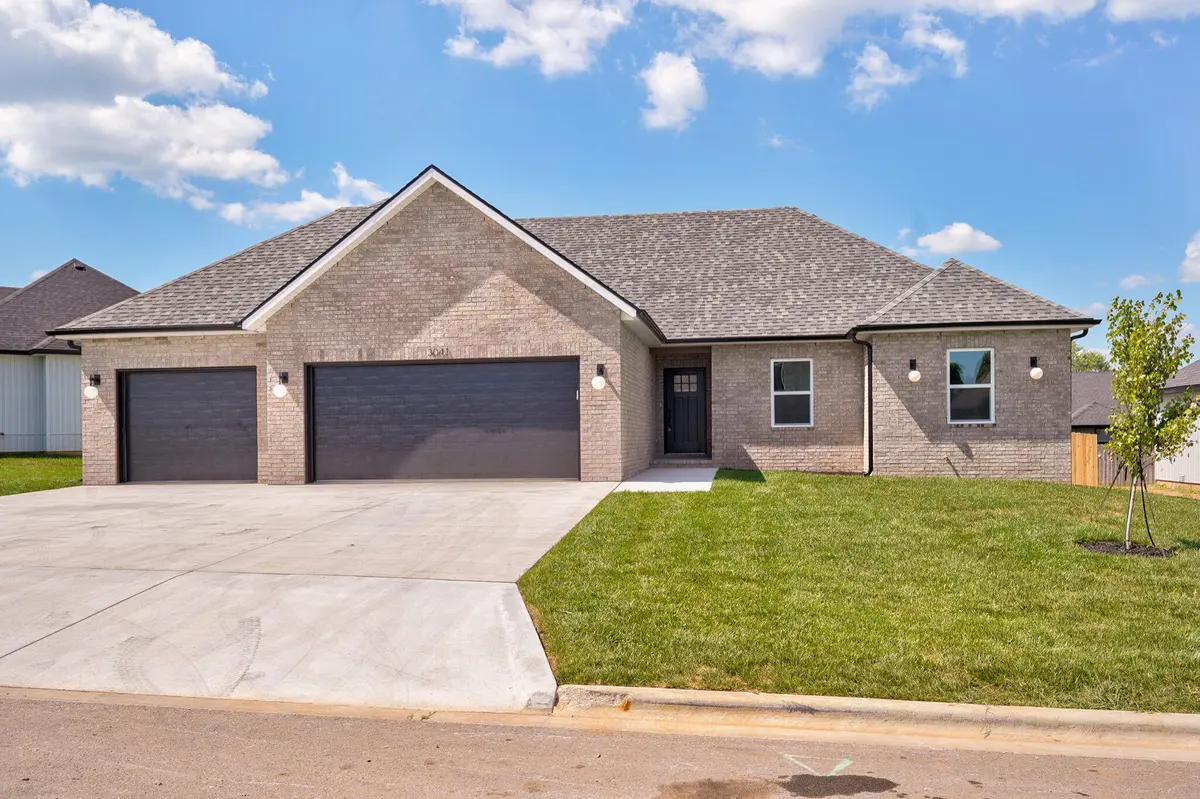 3041 E Heritage ST, Republic, MO 65738