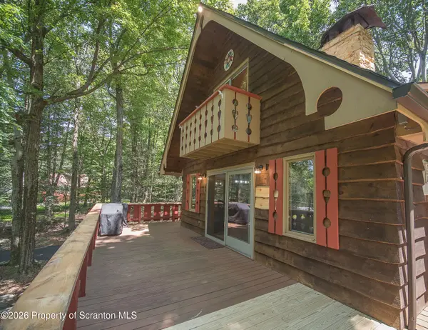 109 W Birch LN, Greentown, PA 18426