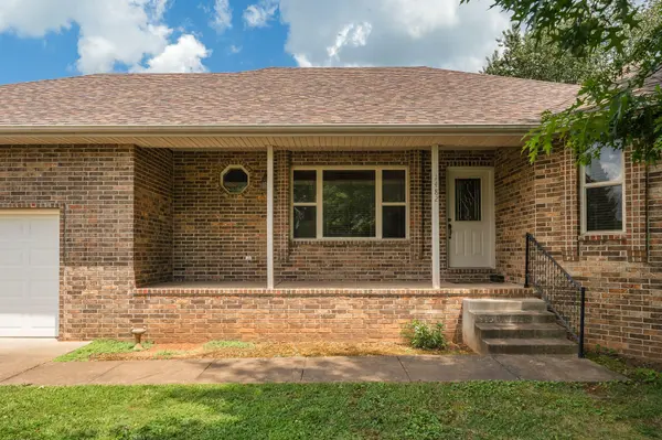 1482 N Osburn LN, Nixa, MO 65714
