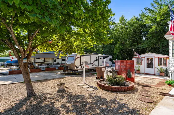 424 & 426 Monarch DR, Branson, MO 65616