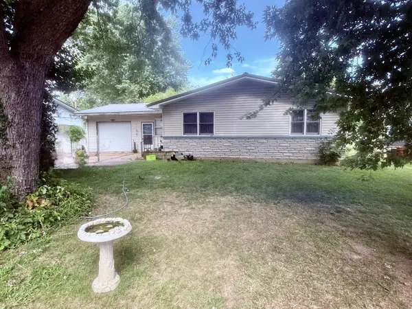 509 S Randel ST, Mountain Grove, MO 65711