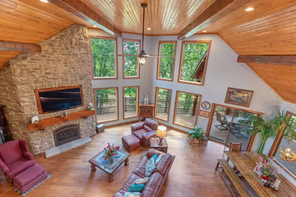1517 Lake Bluff DR, Branson West, MO 65737