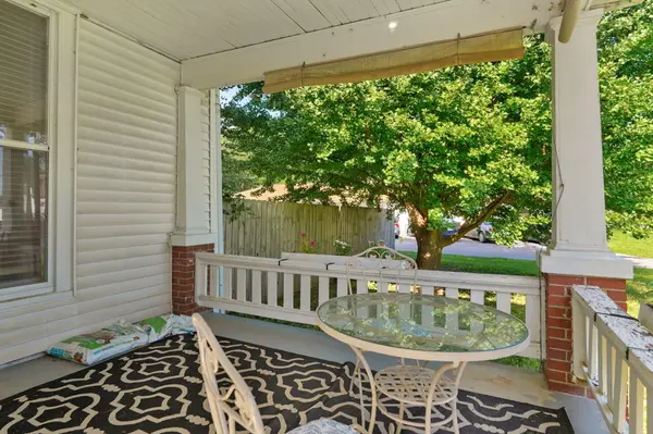 925 W Walnut ST, Springfield, MO 65806