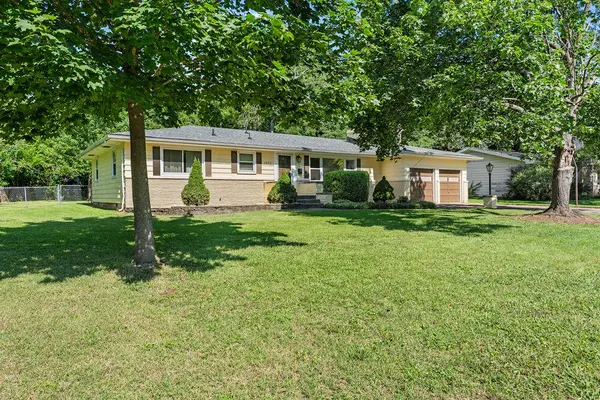 1955 S Valleyroad AVE, Springfield, MO 65804