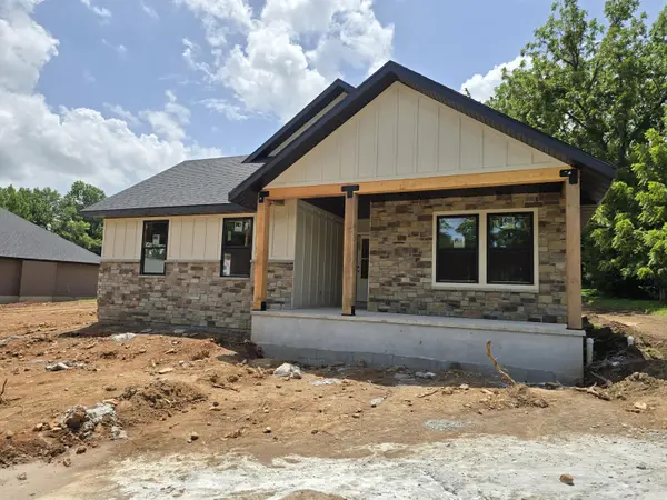 304 W Linn ST, Marionville, MO 65705