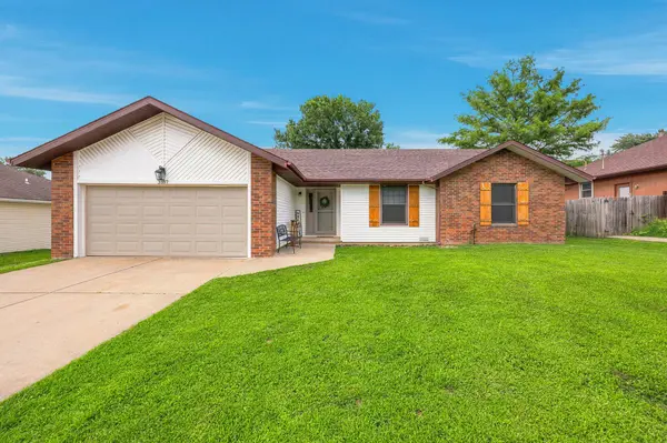 3187 W Berkeley ST, Springfield, MO 65807