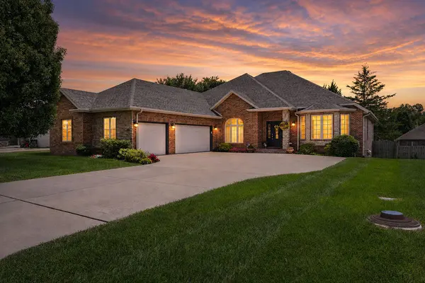 3134 W Knob Hill ST, Springfield, MO 65810